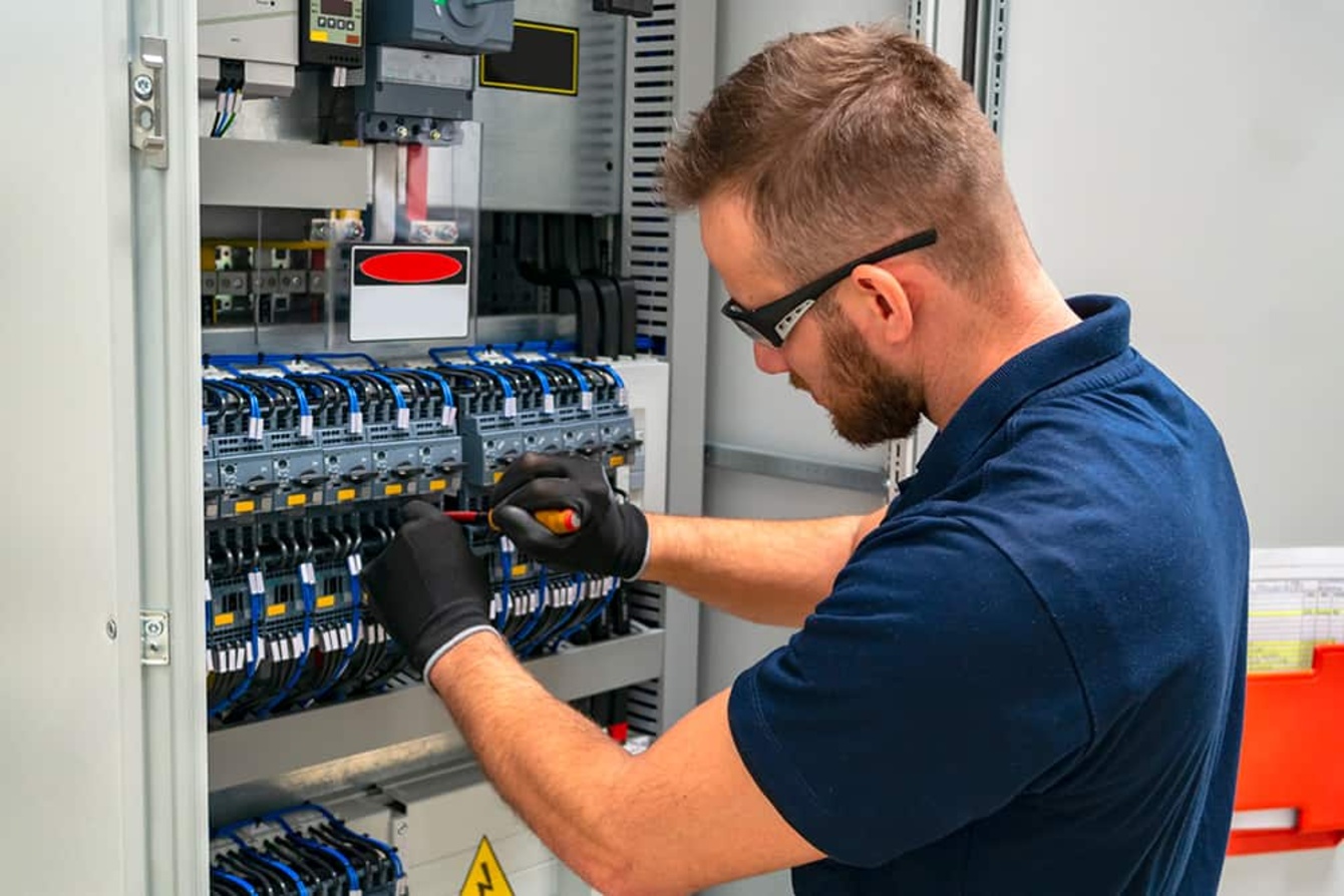 Elektroniker für Energie- und Gebäudetechnik (m/w/d) bei Elektro Schertl GmbH in Edelsfeld
