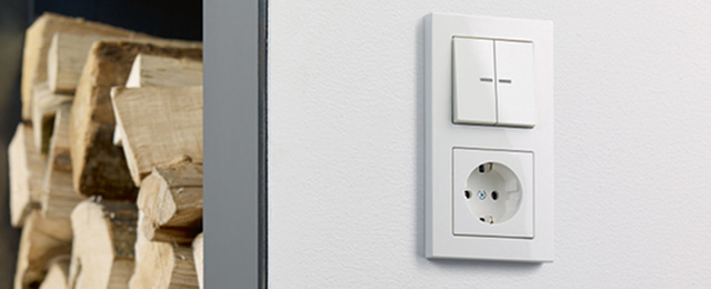 JUNG KNX Taster F 10 bei Elektro Schertl GmbH in Edelsfeld